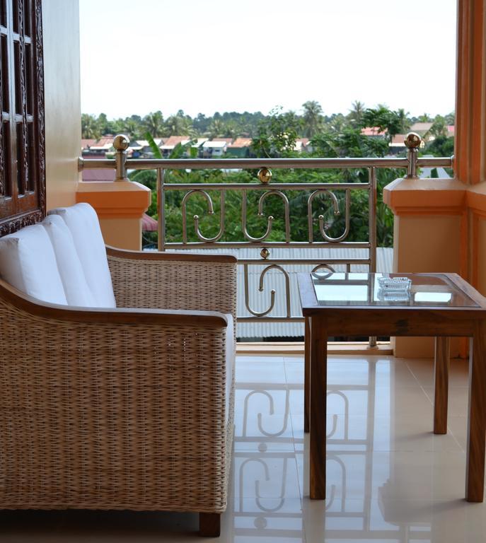 Готель Kampot Manor Екстер'єр фото